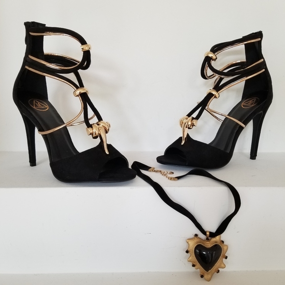 Missguided Shoes - BRAND NEW! Show Stoppers! Black & Gold Sandals